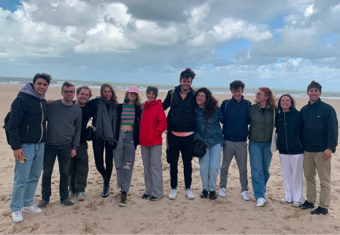 Loris with international students at his citytrip to Ostend